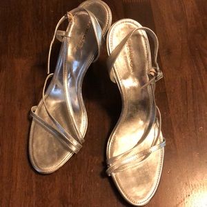 🌹 Silver strapped heels 🌹